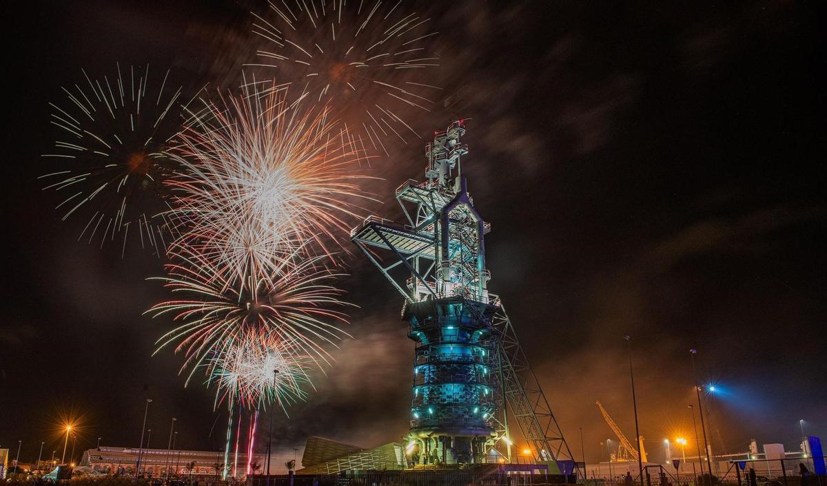 Fuegos artificiales para despedir las fiestas del Port de Sagunt.