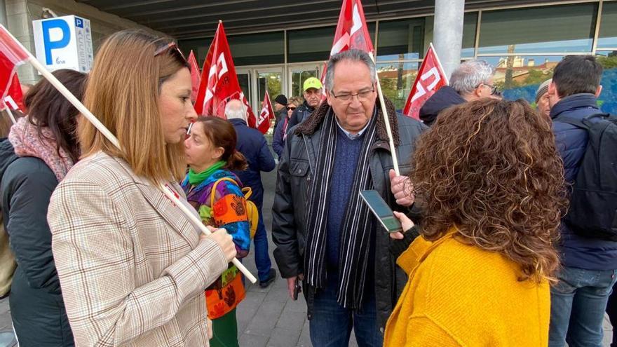 Denuncian el despido de una monitora del centro deportivo La Flota por sindicalista