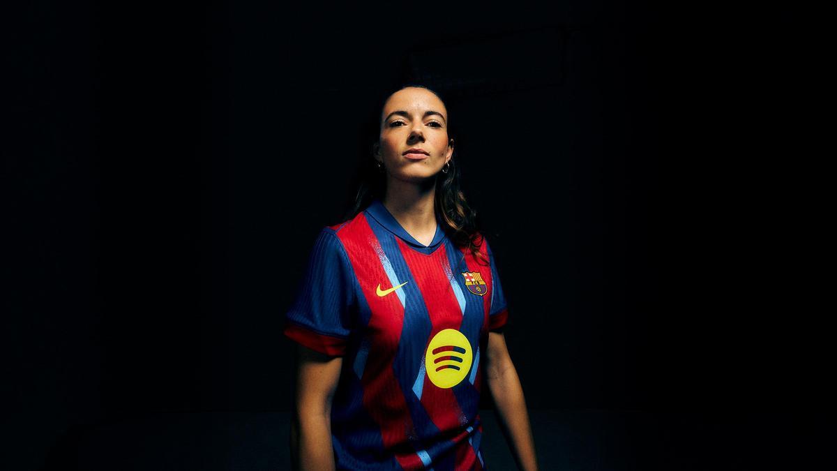 Aitana Bonmatí, con la cuarta equipación del Barça.