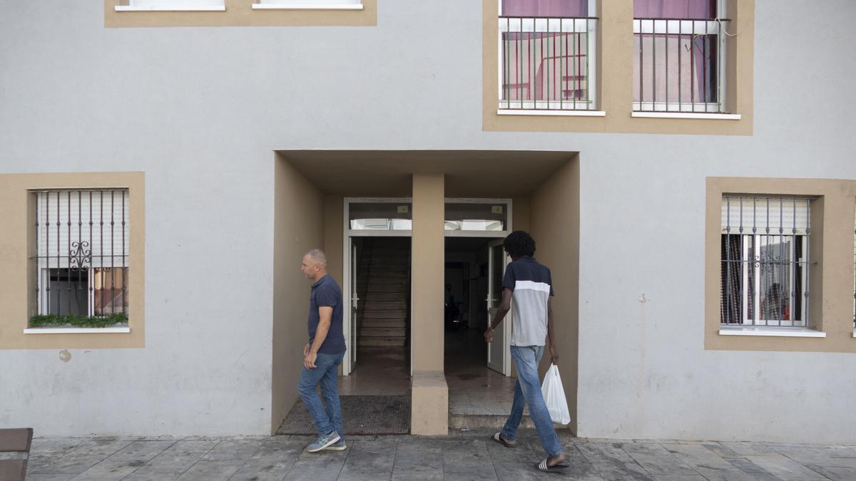 GUERRA CLANES ISLA CRISTINA | La familia del menor muerto en el tiroteo de Huelva pide ayuda para esclarecer el crimen: «No tenía nada que ver, estaba cruzando la calle»