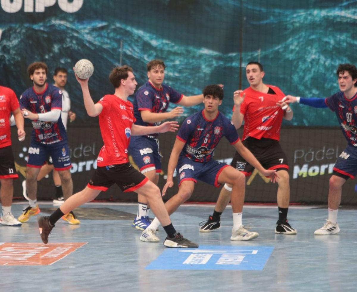 La defensa del Luceros rayó ayer a gran nivel en el primer tiempo.