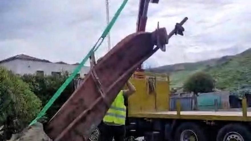 El Monumento al Campesino deja la Vía de Ronda para ser restaurado debido a su avanzado estado de corrosión