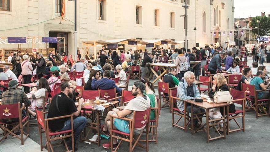 La plaça Castells en el Vadefoodies