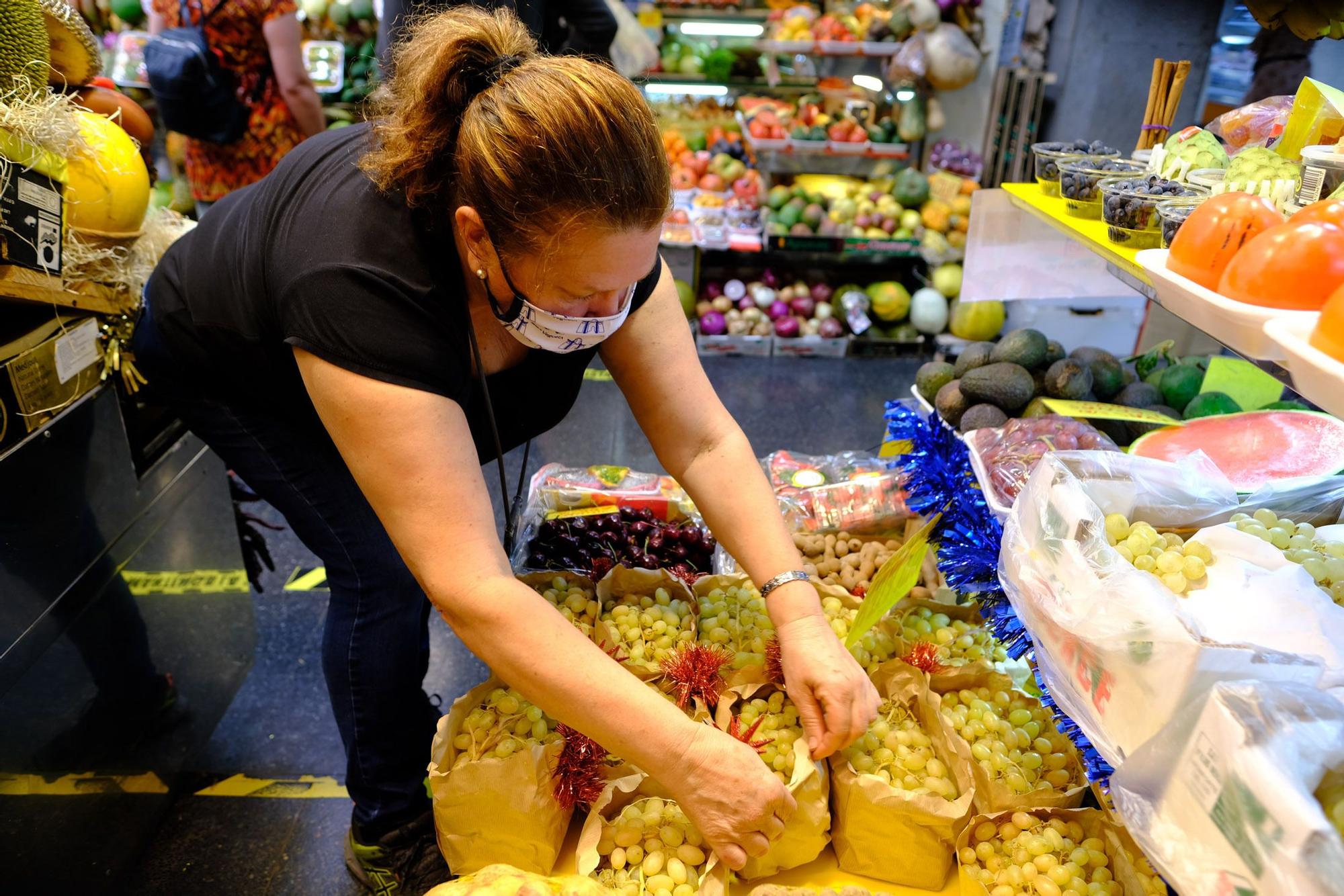 Venta de uvas para fin de año en el Mercado Central
