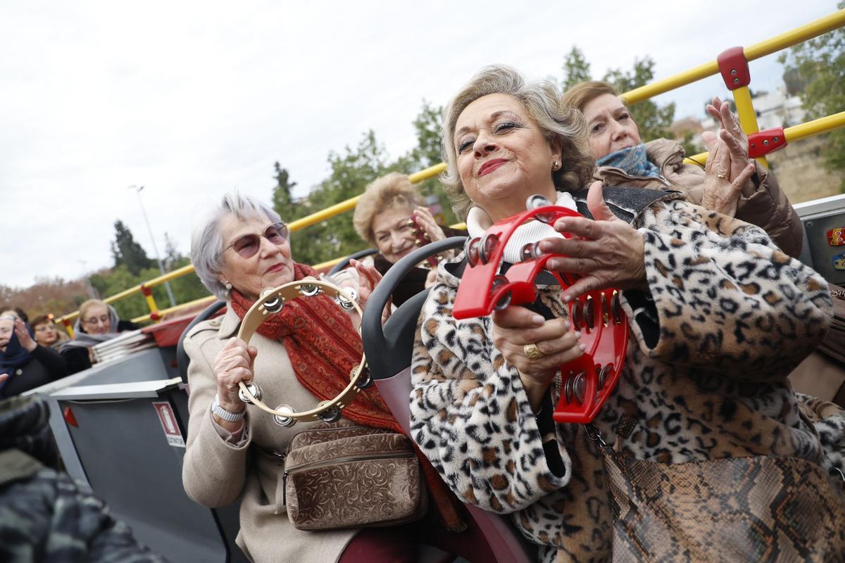 Los mayores llenan la ciudad de villancicos
