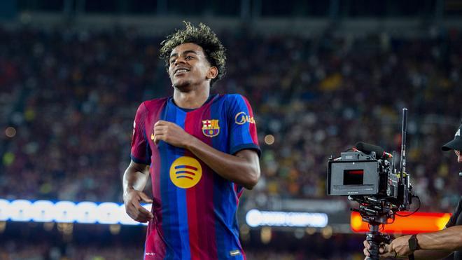 Lamine Yamal viaja dolorido a Valencia