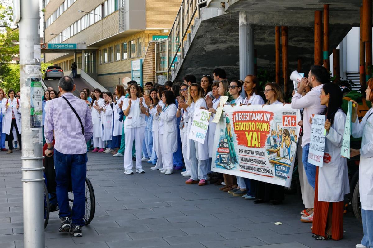 Concentración de los médicos en el tercer día de huelga en Aragón. Concentración de los médicos en el tercer día de huelga en Aragón.