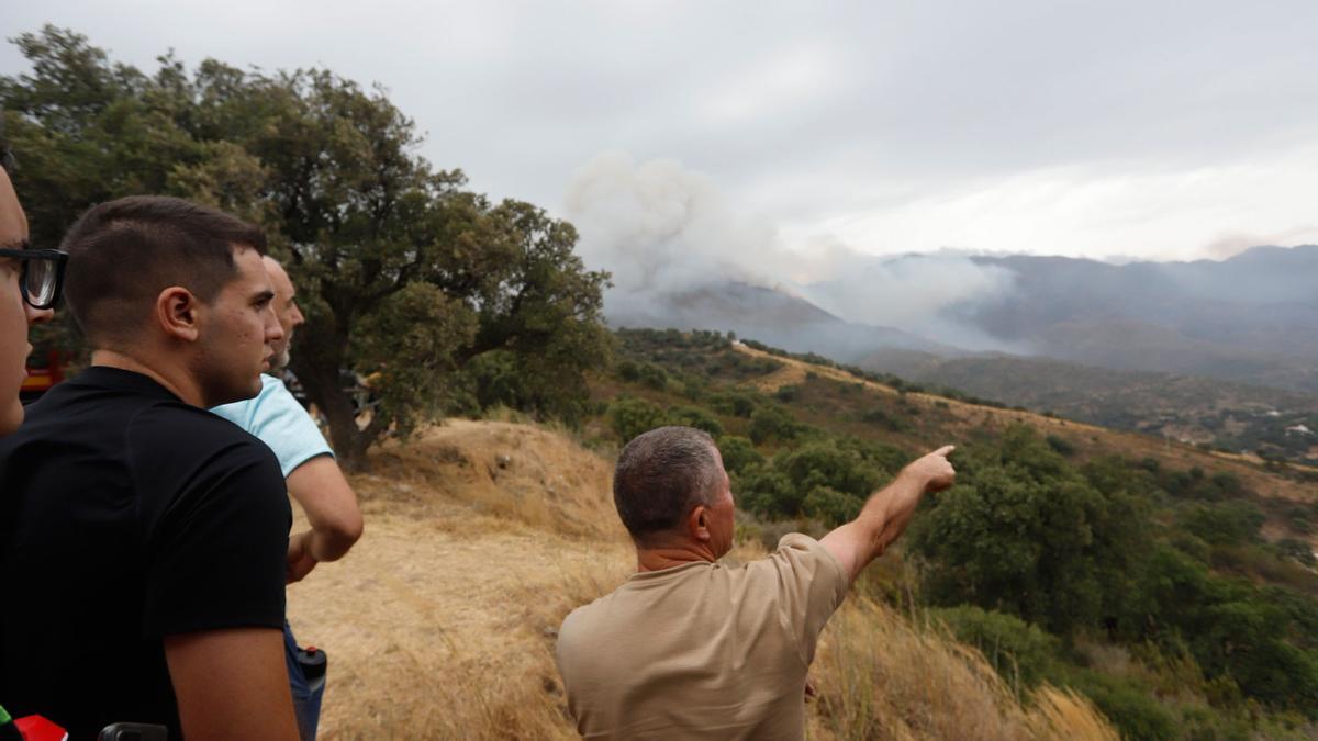 El incendio en Sierra Bermeja, visto desde El Cerró Silla de los Huesos, en Casares.