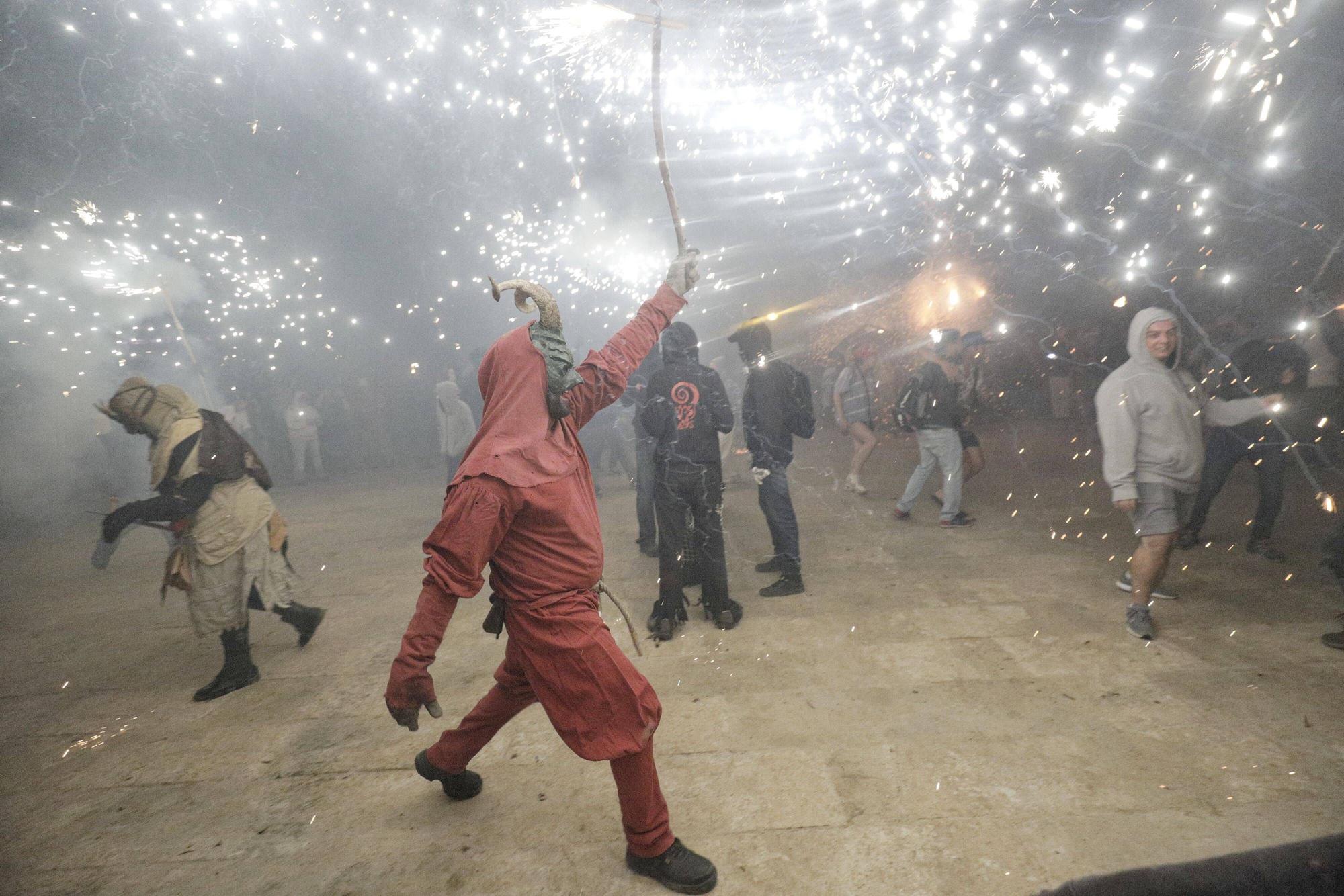 FOTOS | Nit de Sant Joan en Palma: Correfoc en el Parc de la Mar