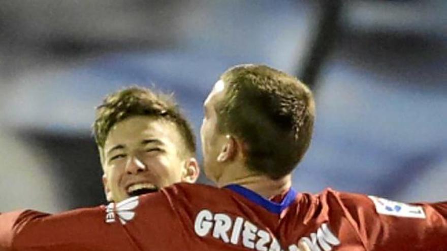 Vietto, Griezmann i Koke s&#039;abracen