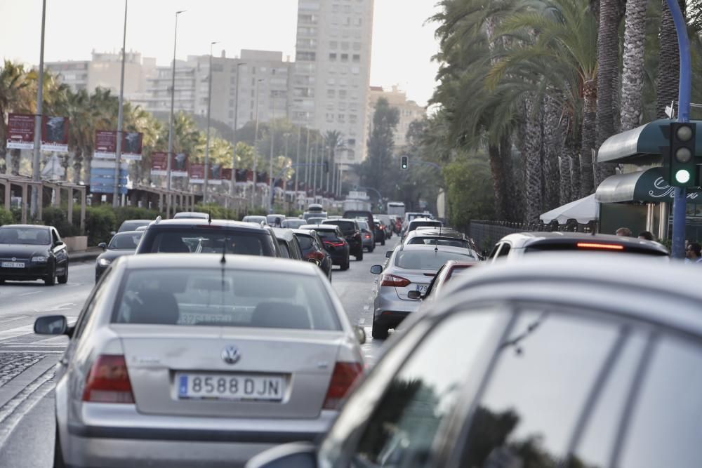 Los taxistas colapsan el centro de Alicante