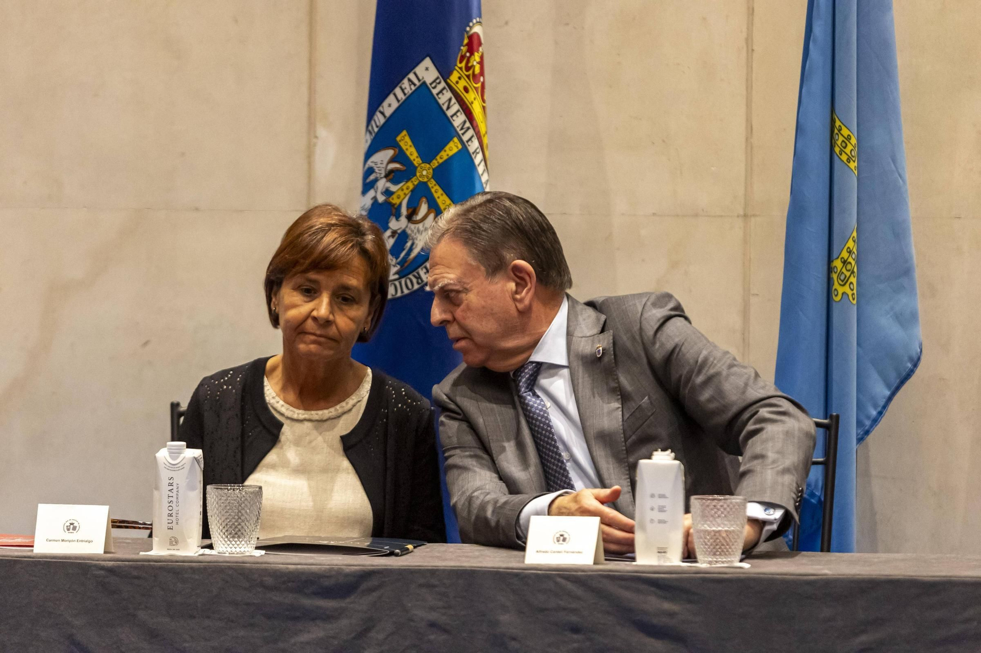 La Asociación Día de Galicia en Asturias entrega su medalla de oro a Adrián Barbón y Carmen Moriyón