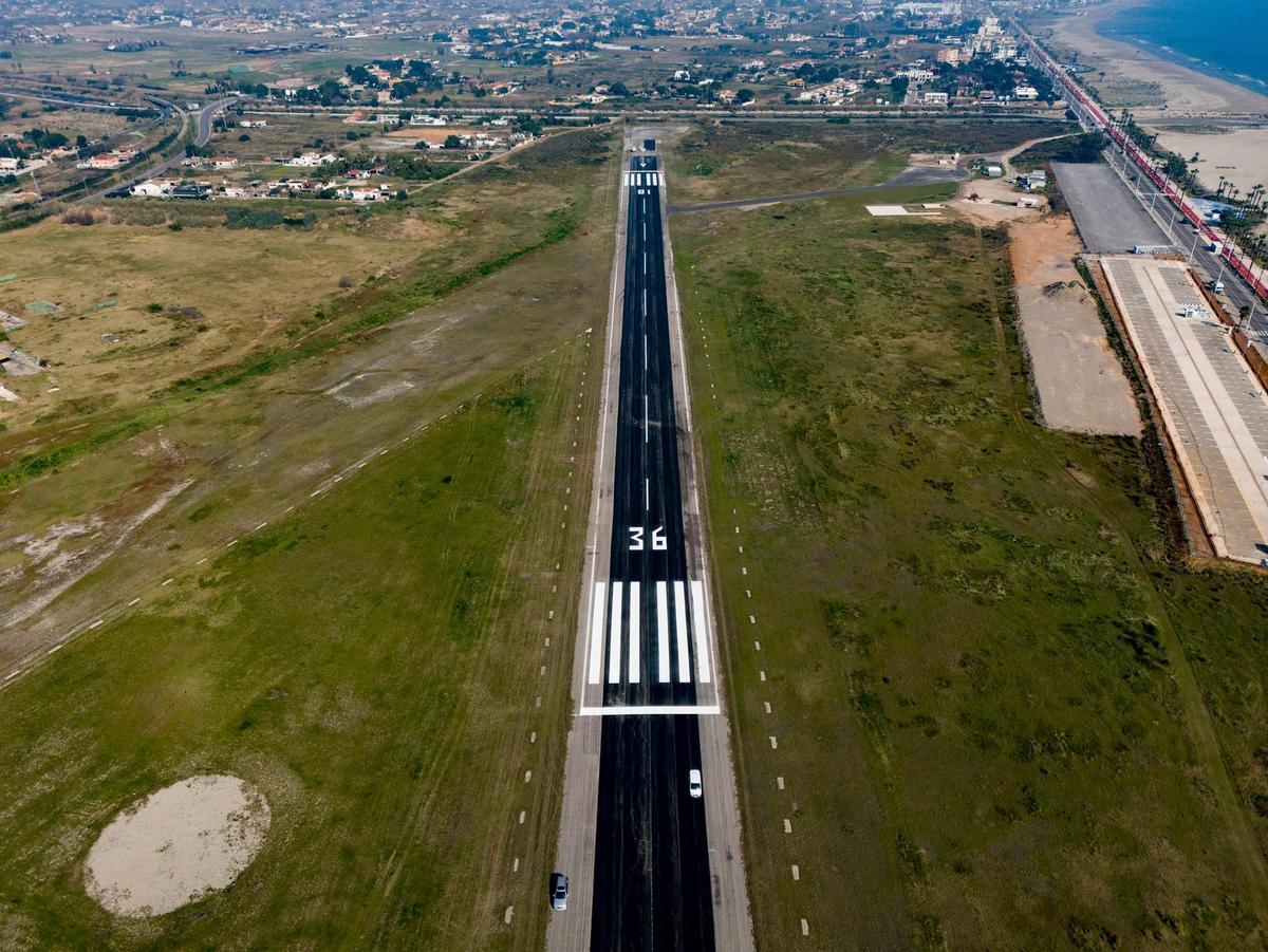 Obras de mejora del asfaltado en el Aeroclub de Castelló.