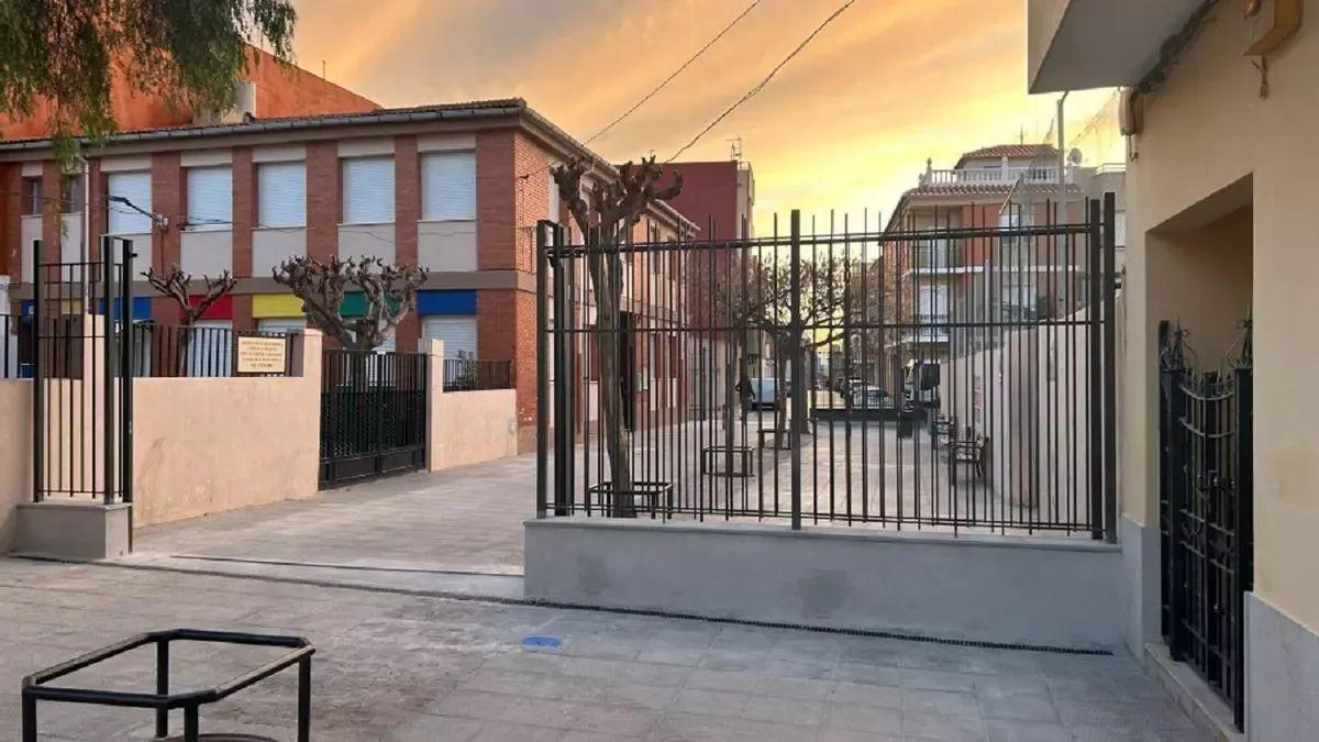 Las obras de rehabilitación del CEIP Asunción de la Vall vuelven a estar en el centro de la polémica política.