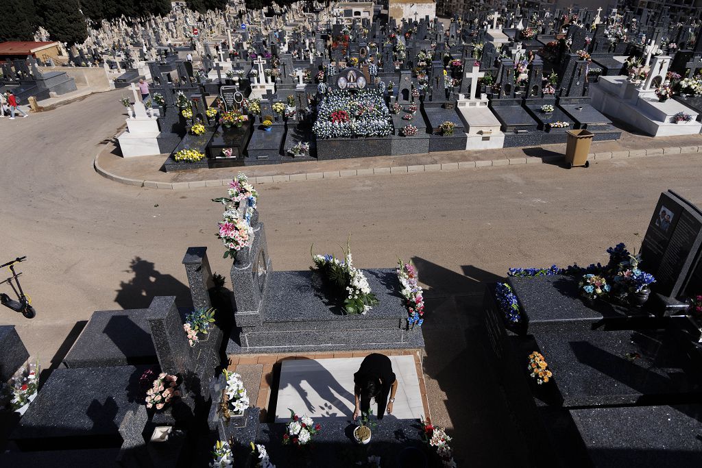 Día de Todoso los Santos en el cementerio de Los Remedios de Cartagena