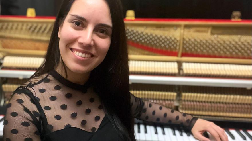 La pianista boirense Elsa Muñiz pone música al dolor provocado por las guerras con el tema &#039;Sorrowful World&#039;