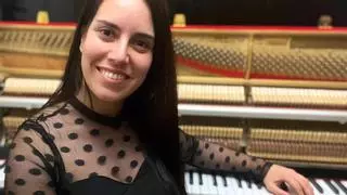 La pianista boirense Elsa Muñiz pone música al dolor provocado por las guerras con el tema 'Sorrowful World'