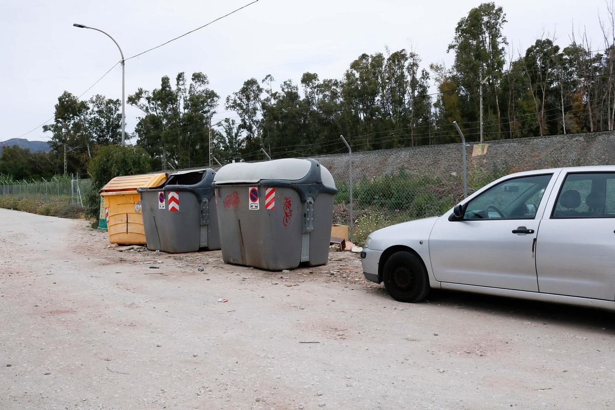 Otra vista de los contenedores de la calle Rimsky Korsakov, en la Loma de San Julián.