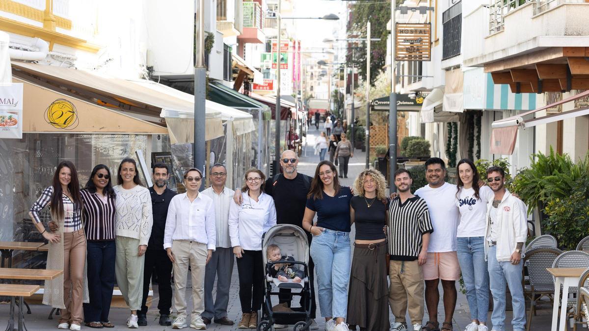 A photo showing the members of the new traders’ association on Sant Vicent Street.