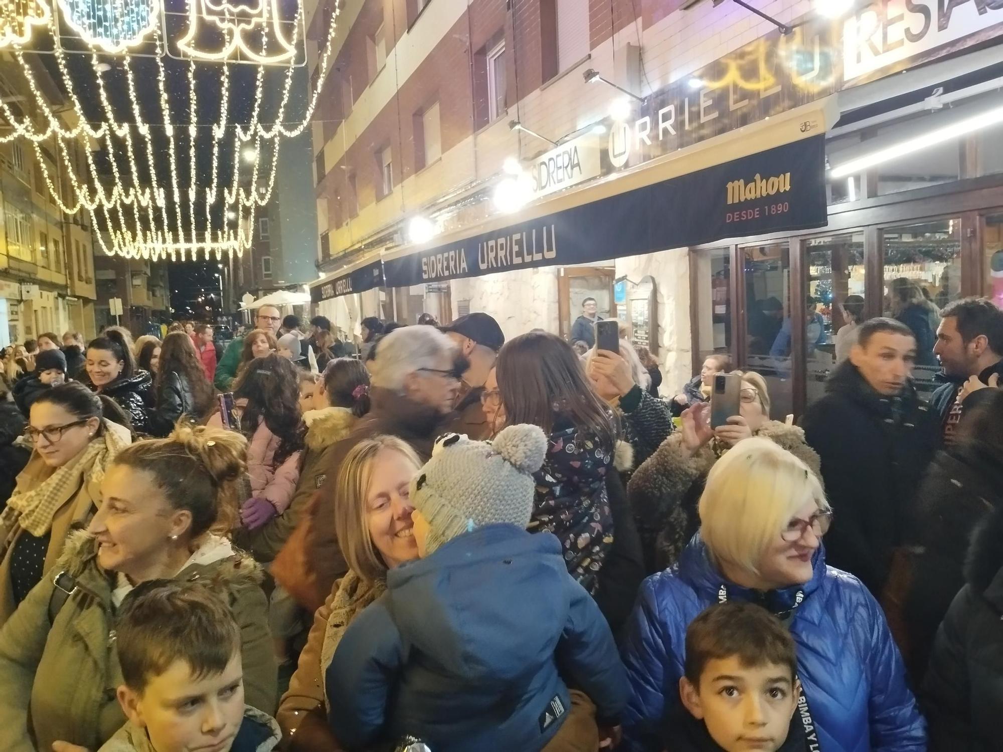 El divertido encendido del alumbrado navideño en Llanera, en imágenes