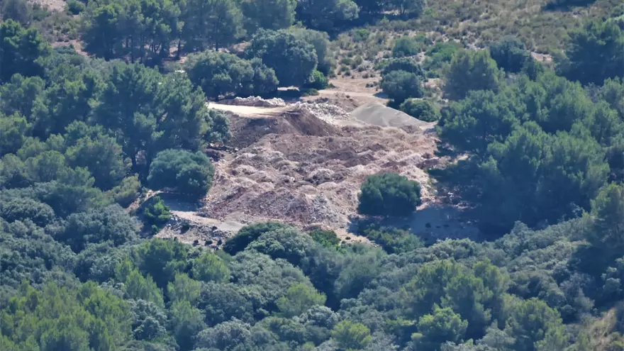 Los residuos del hotel Formentor alcanzarían una altura de 6,5 metros en los solares de Pollença