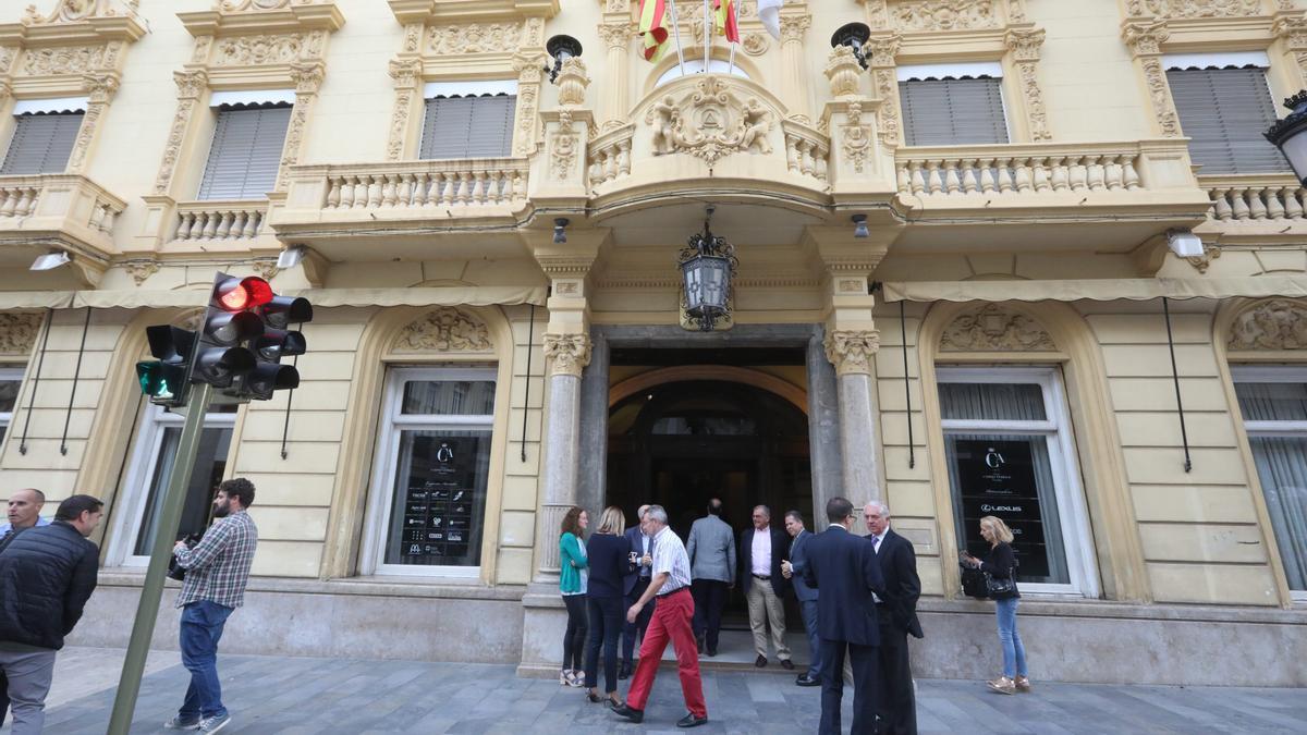 La exposición se presenta en Lino Gastronomic en el Real Casino Antiguo.