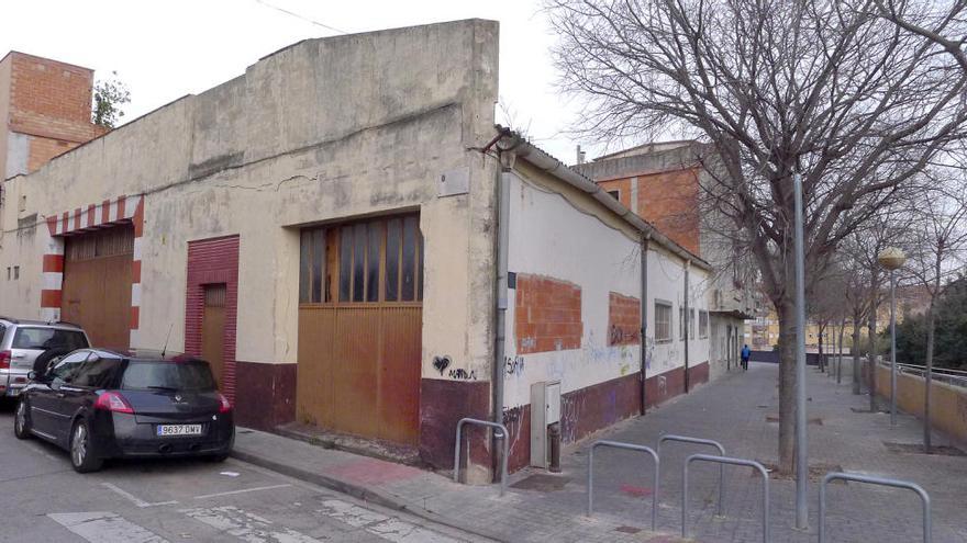 Aquest edifici del barri del Culubret de Figueres donarà pas aviat a un centre de culte islàmic