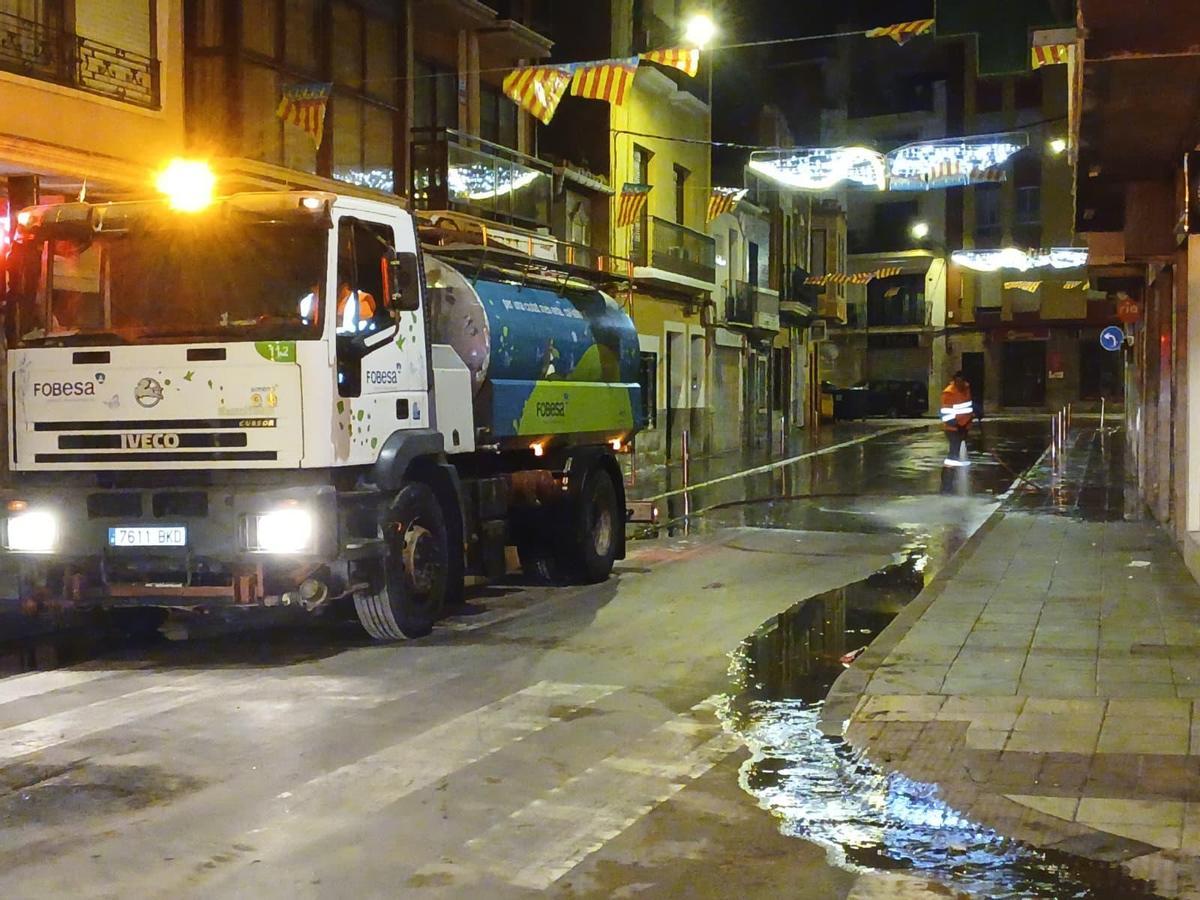 ●	Un operativo de 33 profesionales de limpieza viaria y recogida de residuos trabajó durante toda la semana fallera para que la ciudad amaneciera limpia cada mañana.