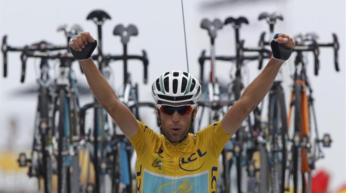 Nibali celebra la seva victòria a Hautacam.