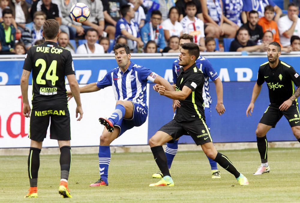 Partido entre el Alavés y el Sporting