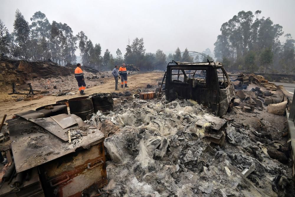 Incendio forestal en Pontecaldelas.