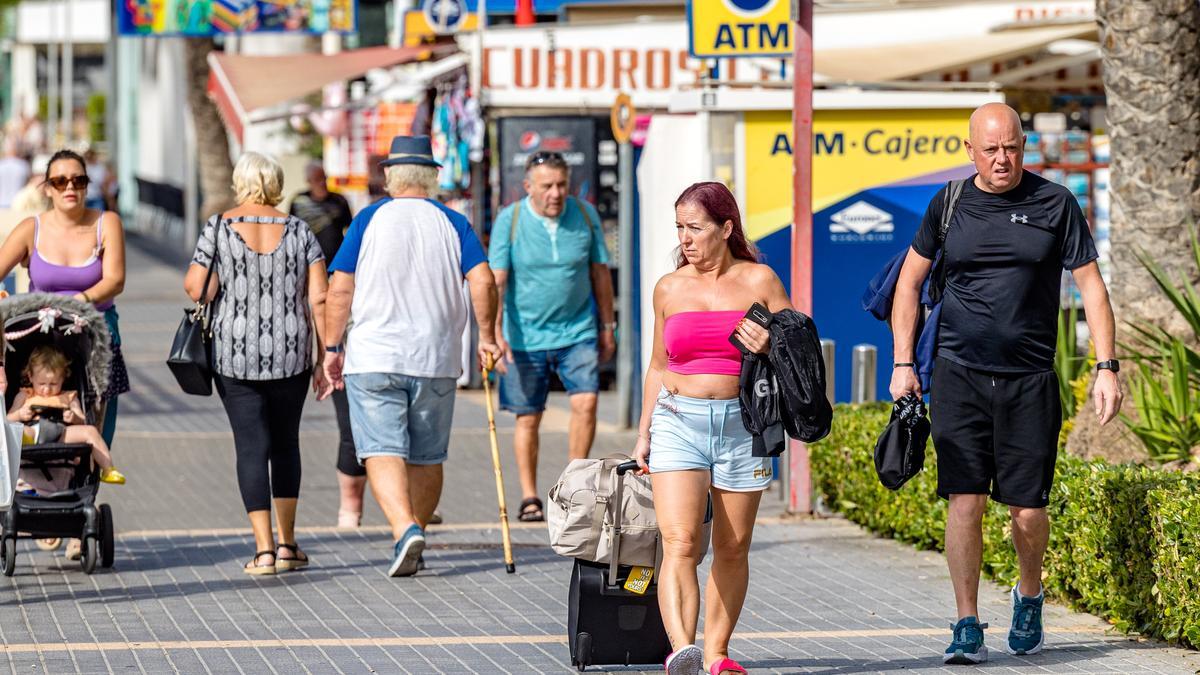 Turistas en Benidorm este puente.