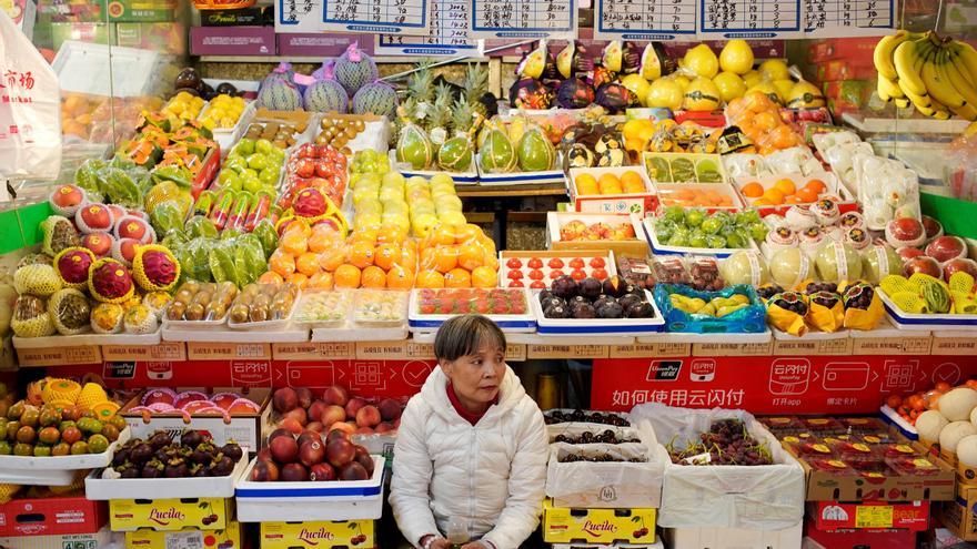 China alcanza su objetivo de crecimiento económico pero pierde población