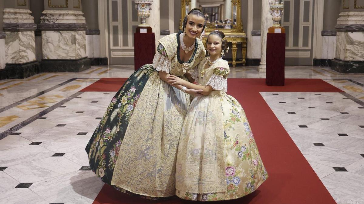 Carmen y Marta, en el Salón de Cristal
