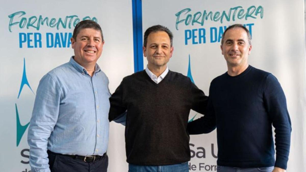 Javi Serr,a de Compromís, Llorenç Córdoba y José Manuel Alcaraz, del PP de Formentera.