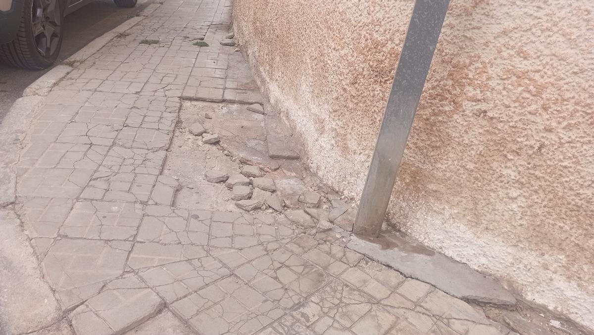 Un tramo de acera en la calle Potosí, esta semana.