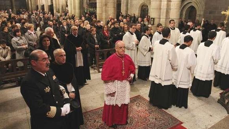 Procesión del Santo Entierro en la catedral.  // Iñaki Osorio