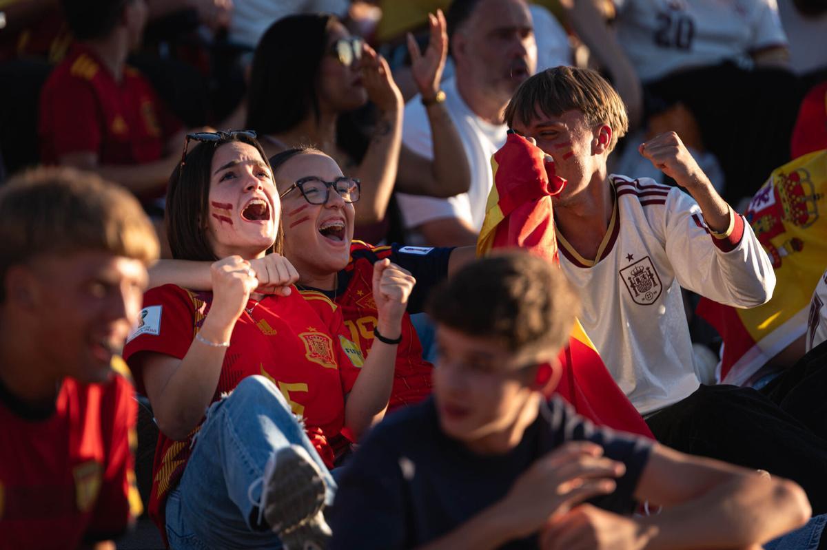Ambiente de la afición tinerfeña en el Francia - España