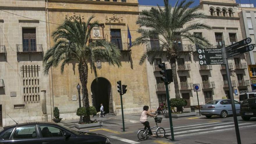 El Ayuntamiento de Elche logra reducir el plazo de pago a proveedores