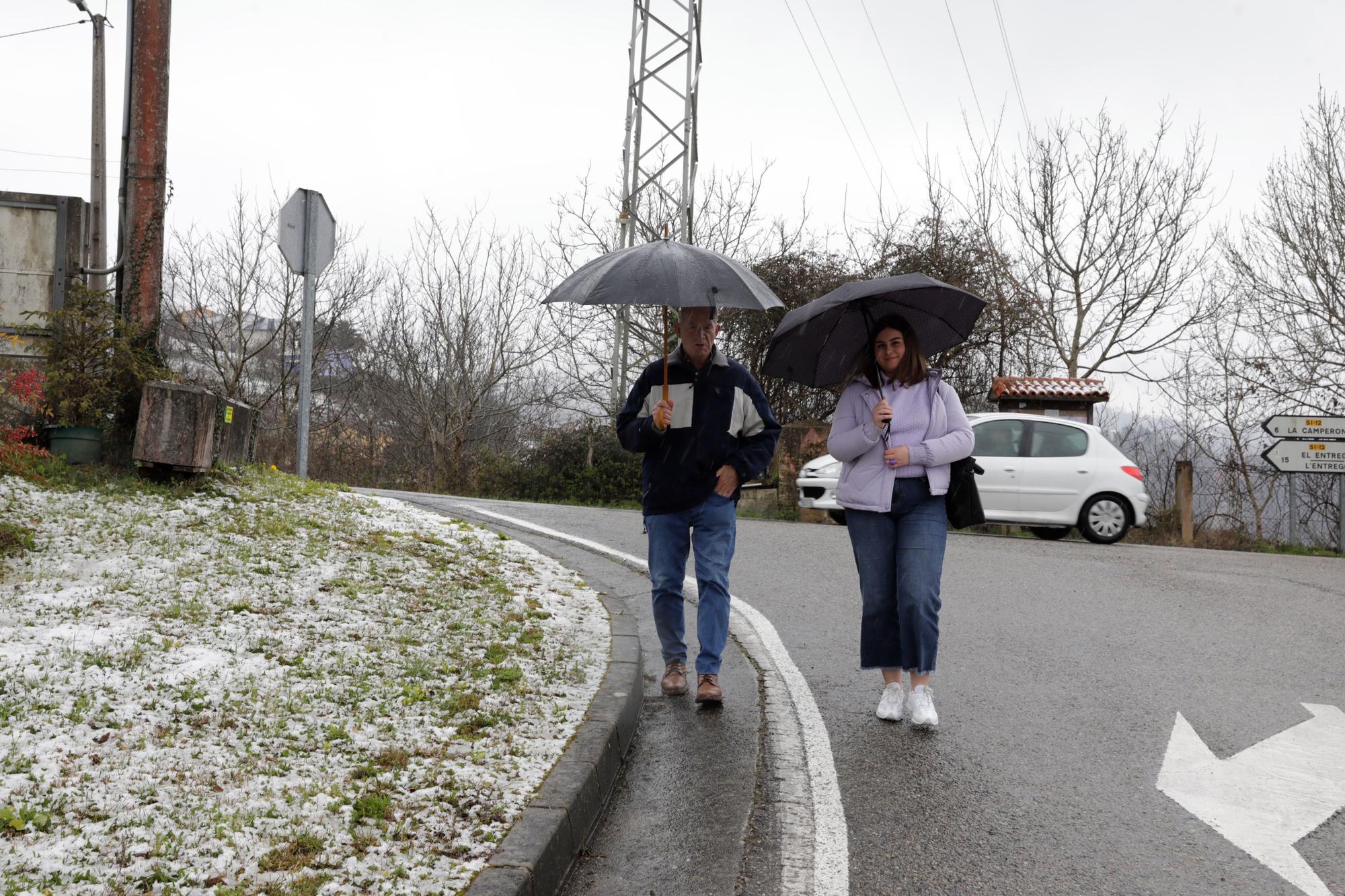 EN IMÁGENES: La borrasca Juliette lleva la nieve casi hasta la costa en Asturias