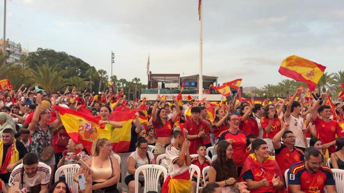 Los mejores momentos de la afición de España en Cartagena, en fotos
