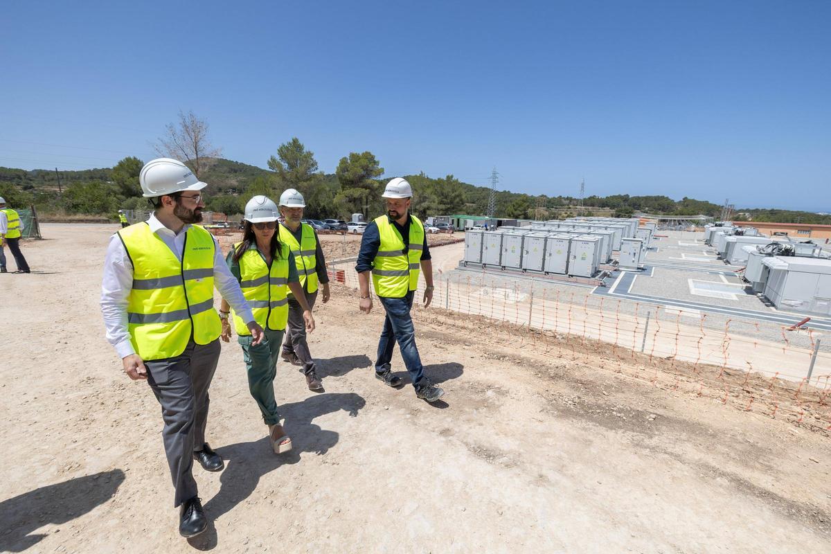 Todas las imágenes de la visita de Beatriz Corredor y Joan Groizard a la subestación eléctrica de Sant Antoni