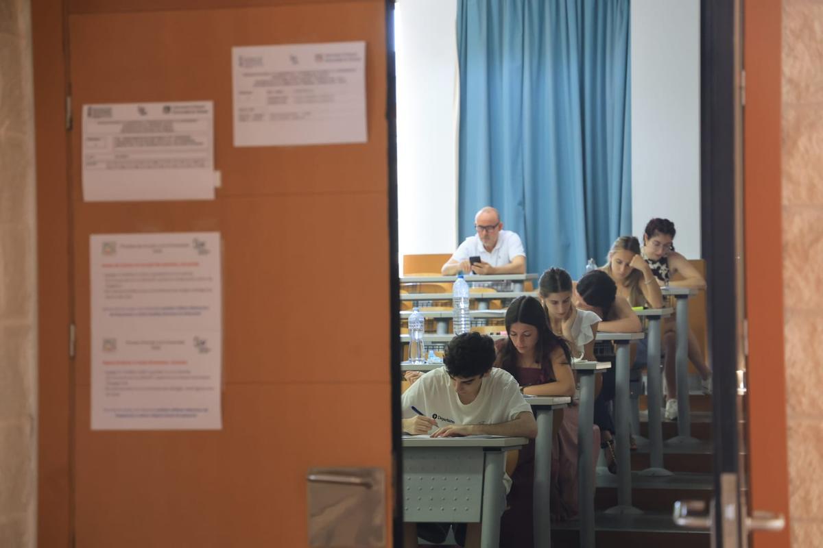 PAU 2026: arranca la Selectividad en Alicante con normalidad pese a la huelga educativa