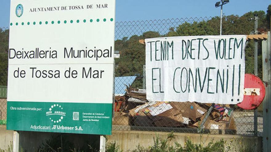 Una de les pancartes de la protesta.