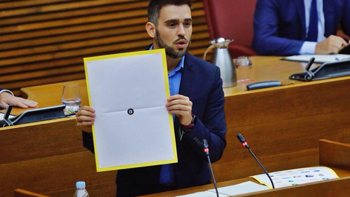 El síndic de Compromís en las Corts, Fran Ferri, ayer durante su intervención en las Corts.