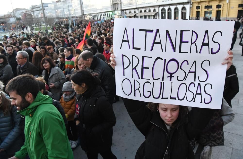 33.000 mujeres y hombres secundan las manifestaciones feministas en A Coruña