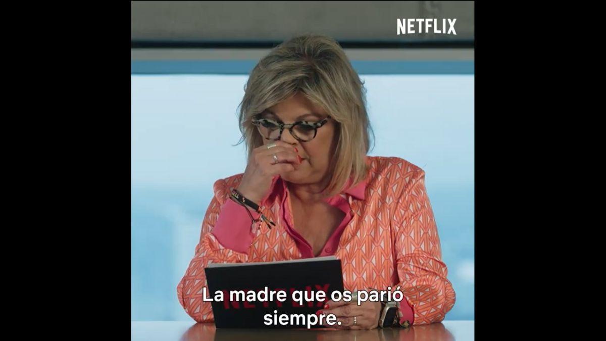 Terelu Campos recibiendo una noticia de Netflix