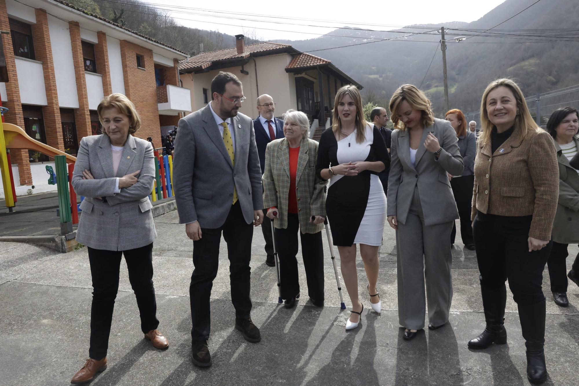 La ministra de Educación, Pilar Alegría, de visita en Asturias.