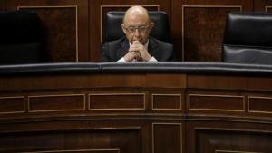 El ministro de Hacienda, Cristóbal Montoro, en el pleno del Congreso de los Diputados.