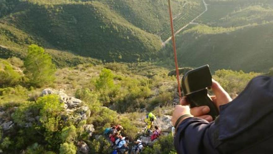 Rescatan a 7 senderistas que subieron a la Serra de les Agulles siguiendo la ruta de una web